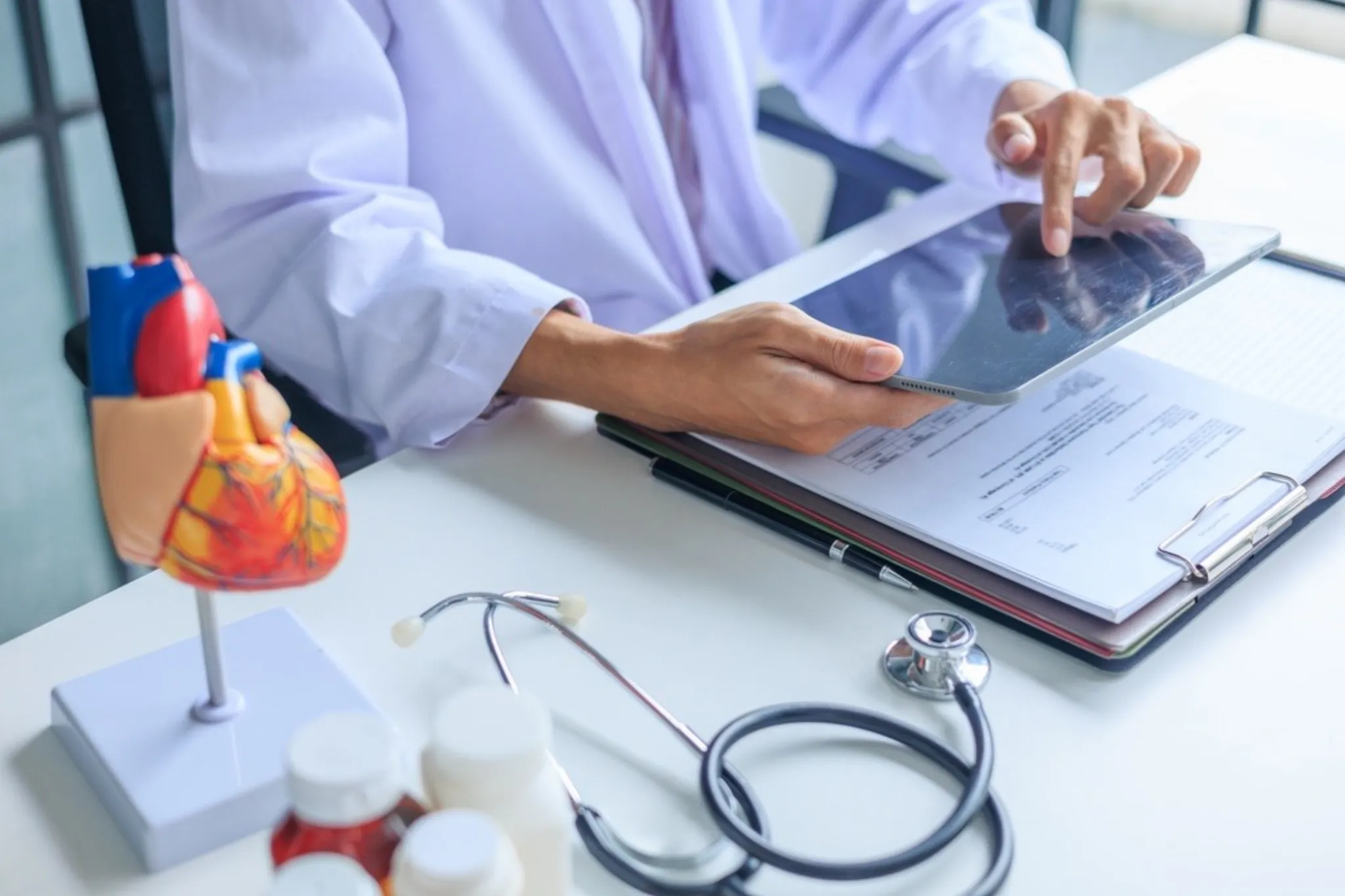 AI Is Becoming a Cardiologist's Co-Pilot, But Who Teaches It Clinical Judgment?